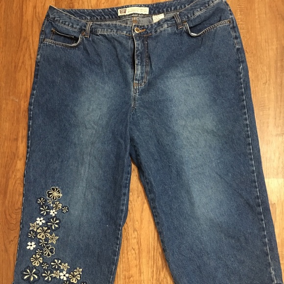Faded Glory Crop embroidered jeans EUC - Picture 1 of 5